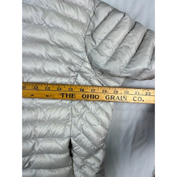 Duluth Trading Co Womens Down Jacket Sz M Pertex Quantum Hooded Puffer Lt Gray - Picture 8 of 9
